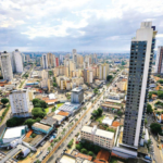 Goiânia também se beneficia da movimentação turística ao funcionar como porta de entrada para visitantes que seguem para diferentes regiões do estado