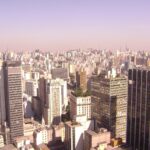 No segmento de moradia acessível, a seletividade se traduz em uma busca maior por projetos com proposta clara de valor, boa localização, plantas funcionais e aderência às necessidades reais das famílias.