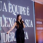 Lara Andrade, proprietária do Studio Andrade, cliente da Belasis, empresa especializada em soluções de gestão para negócios do setor de beleza.
