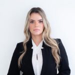 Jessyca Arieira desenvolve soluções jurídicas que conectam negócios, investidores e mercados globais com foco em governança, compliance e crescimento sustentável.