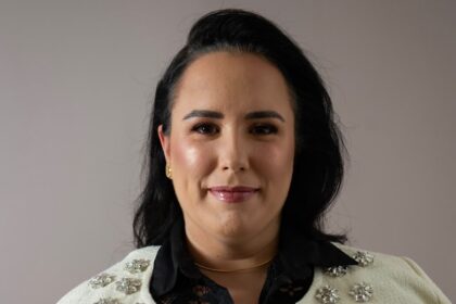 Dra. Elize Franco Rolim de Moura, especialista em Cirurgia Ginecológica Minimamente Invasiva.