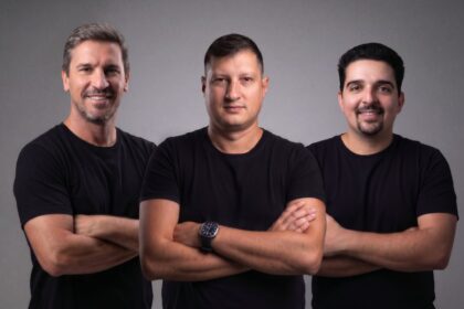 Darlan Lueders, Fernando Negrini e Hugo Dias, partners da Grand Thera, investem no Decision-Grade AI para ajudar empresas nas tomadas de decisão críticas.