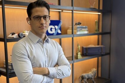 Vinicius Teixeira, fundador da GX Capital, adota o método codificado como hedge em camadas para proteger o patrimônio e o caixa das empresas.