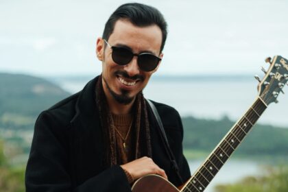 Cantor e compositor Léo Richar vive uma nova fase na carreira e reforça um projeto de expansão voltado ao mercado nacional.