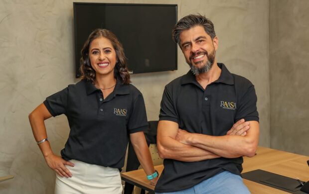 Dra. Helen Salomão, sócia e advogada especialista em Direito Notarial, Imobiliário e Registral da RAASA Advogados e Dr. Rodrigo Ayuch Ammar, fundador e advogado especialista em Mercado Imobiliário e Licenças Executivas, CEO da RAASA Advogados.